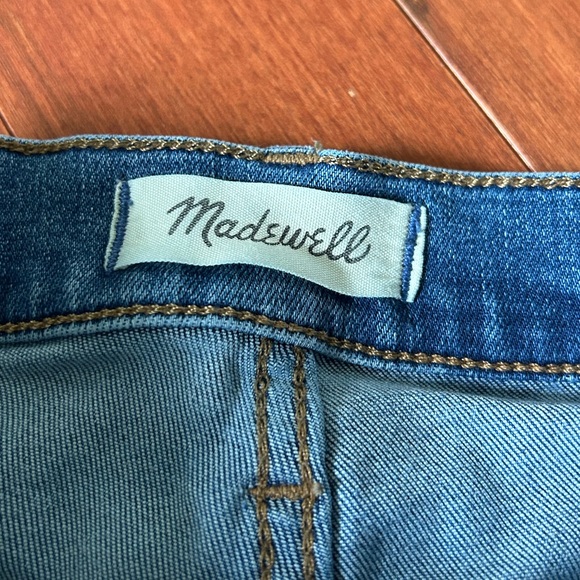 Madewell Petite 10" High-Rise Roadtripper Authentic Jeans in Vinton Wash - Picture 8 of 11